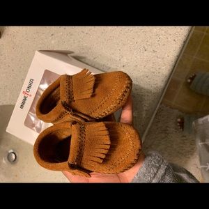 Size 1 baby brown Minnetonka